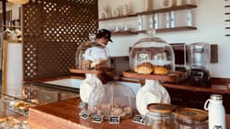 ΛMΛZI Café & Barber